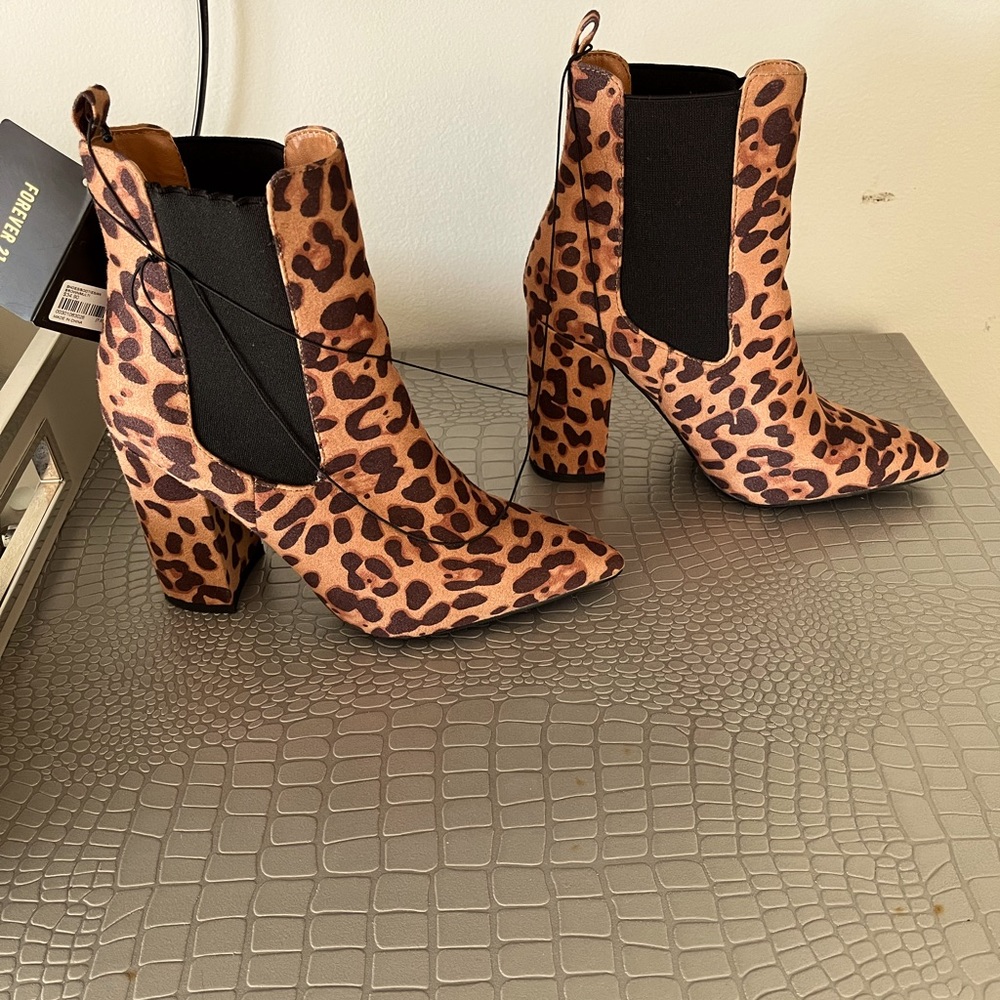 Leopard boots forever 21 size 7.5